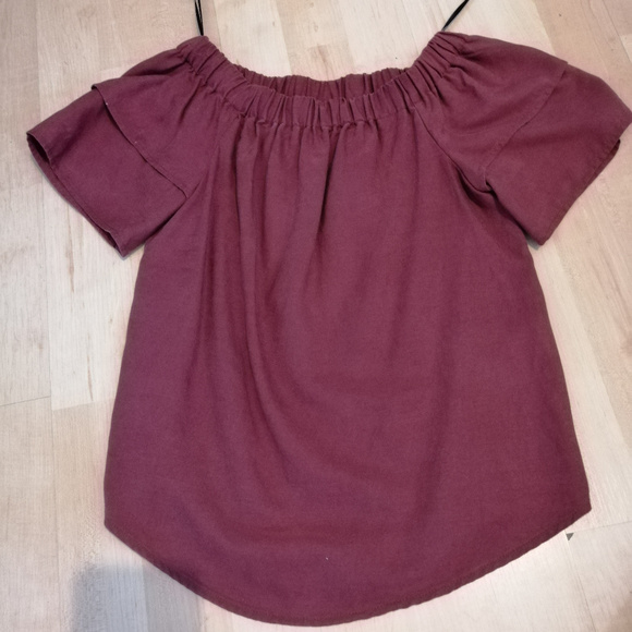 H&M Off-The-Shoulder w/ Ruffle Sleeves Top - Picture 1 of 4